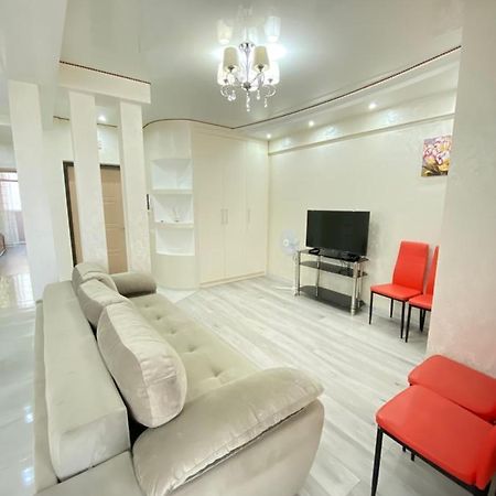 Two Bedroom Large Apartment In Chisinau Ngoại thất bức ảnh