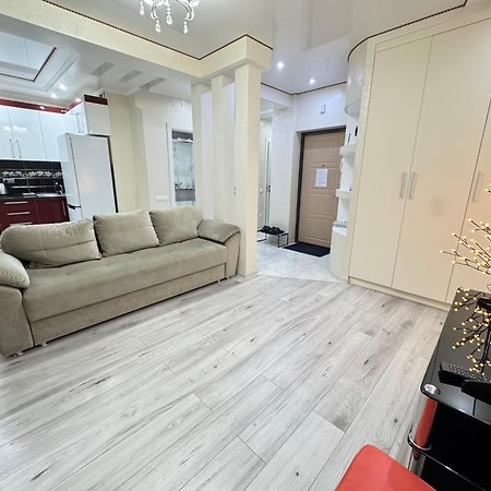 Two Bedroom Large Apartment In Chisinau Ngoại thất bức ảnh