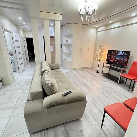 Two Bedroom Large Apartment In Chisinau Ngoại thất bức ảnh