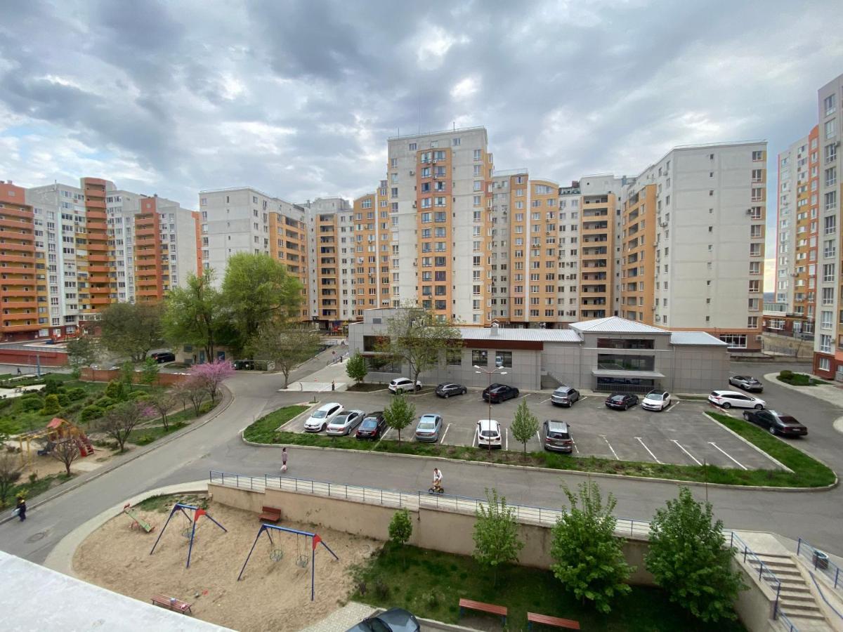 Two Bedroom Large Apartment In Chisinau Ngoại thất bức ảnh