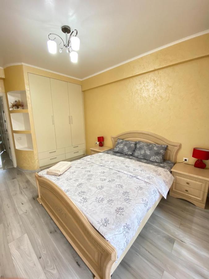 Two Bedroom Large Apartment In Chisinau Ngoại thất bức ảnh