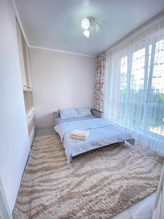 Two Bedroom Large Apartment In Chisinau Ngoại thất bức ảnh