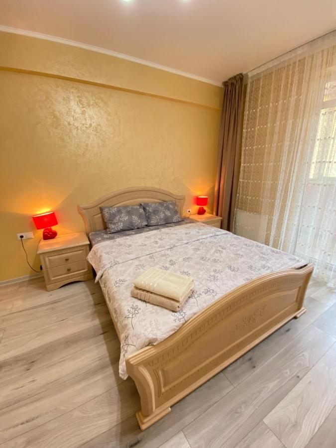 Two Bedroom Large Apartment In Chisinau Ngoại thất bức ảnh