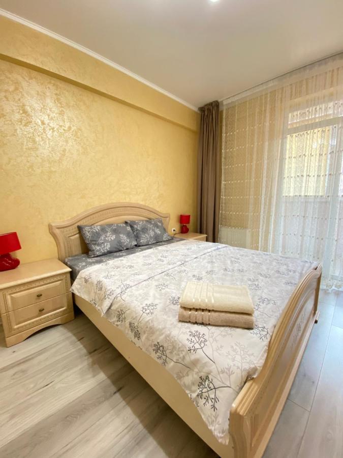 Two Bedroom Large Apartment In Chisinau Ngoại thất bức ảnh