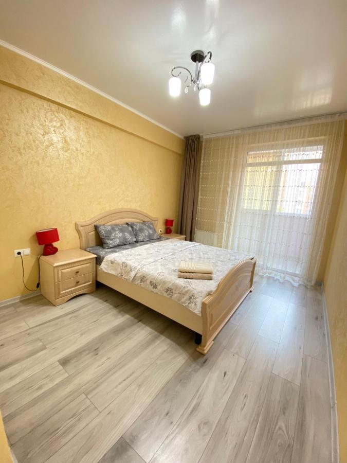 Two Bedroom Large Apartment In Chisinau Ngoại thất bức ảnh