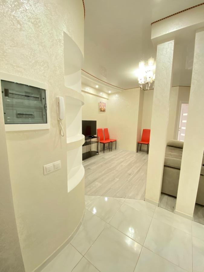 Two Bedroom Large Apartment In Chisinau Ngoại thất bức ảnh