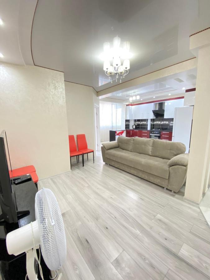 Two Bedroom Large Apartment In Chisinau Ngoại thất bức ảnh