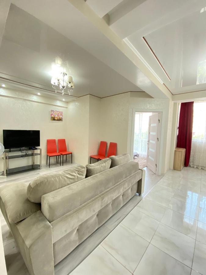 Two Bedroom Large Apartment In Chisinau Ngoại thất bức ảnh