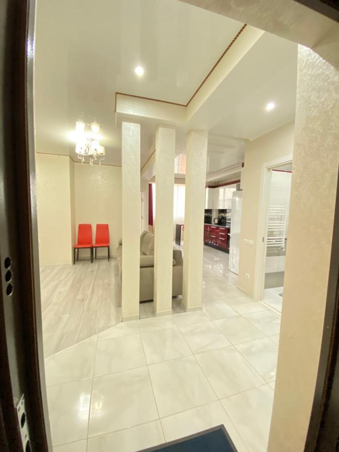 Two Bedroom Large Apartment In Chisinau Ngoại thất bức ảnh