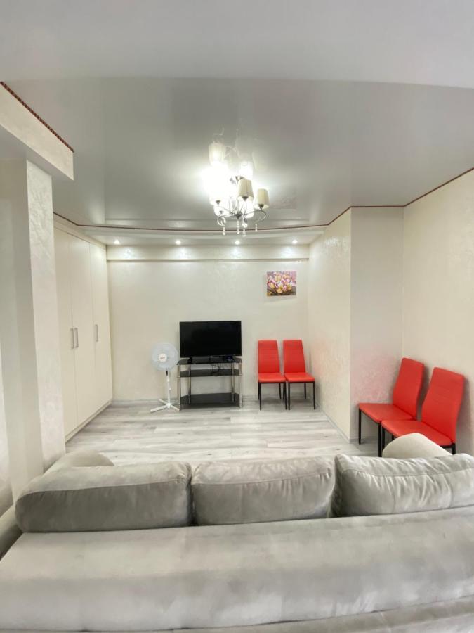 Two Bedroom Large Apartment In Chisinau Ngoại thất bức ảnh