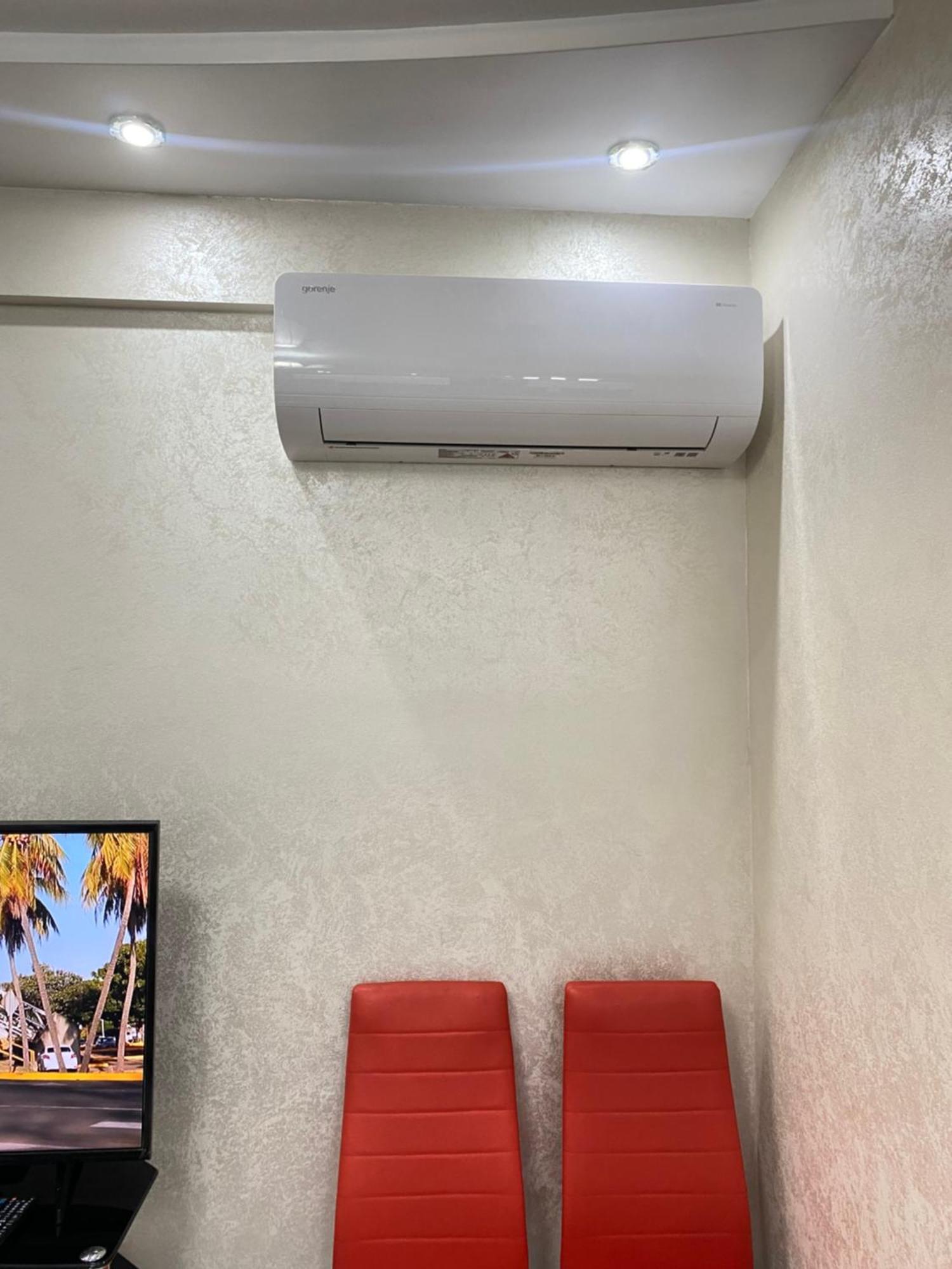 Two Bedroom Large Apartment In Chisinau Ngoại thất bức ảnh